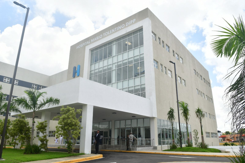 Hospital Mario Tolentino Dipp brinda primeros servicios médicos este lunes