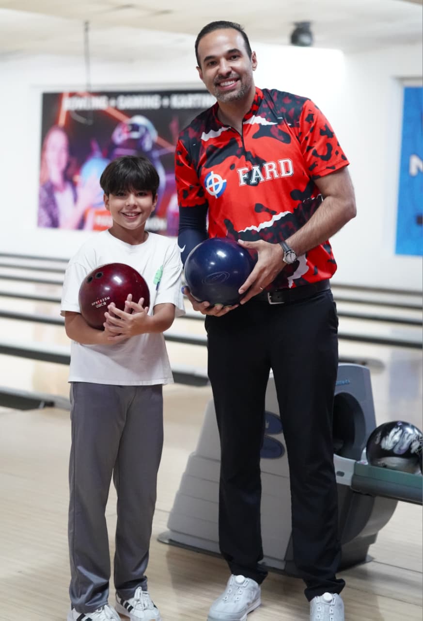 Marco Alejandro, el hijo de Alex, ya está dando sus primeros pasos en el bowling.